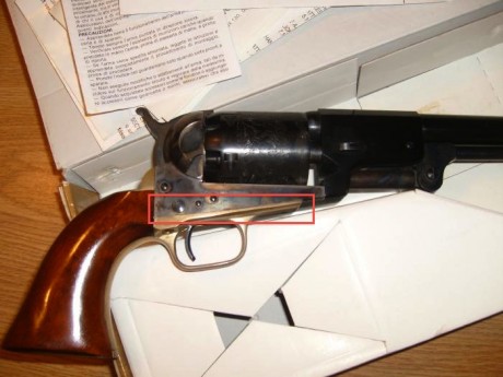 Hola a todos de nuevo

No sé si alguien tendrá la solución pero mi Colt Dragoon modelo 2 (Uberti) tiene 00