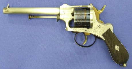 Voy a colocar unas fotos de un arma larga alemana de llave de mecha del siglo XVI. 151