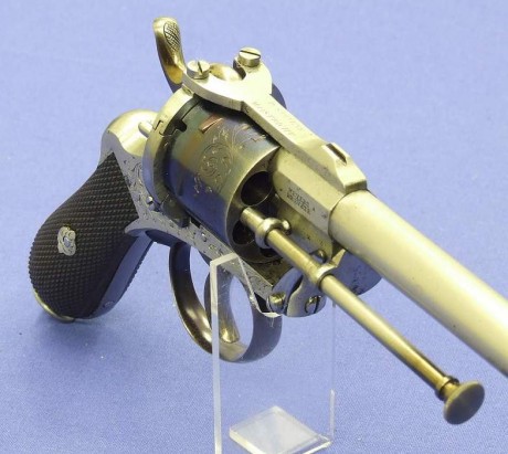 Voy a colocar unas fotos de un arma larga alemana de llave de mecha del siglo XVI. 170