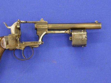Voy a colocar unas fotos de un arma larga alemana de llave de mecha del siglo XVI. 22