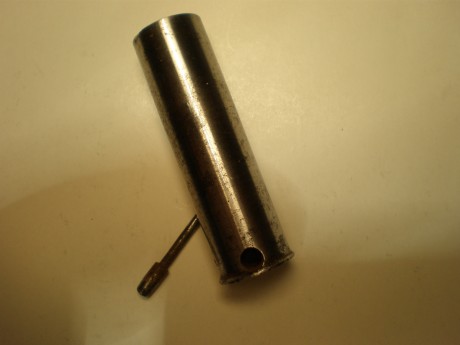 Aqui os pongo un cartucho de artesaría del sistema lefaucheux hecho por un tornero. Es de metal y en centro 00