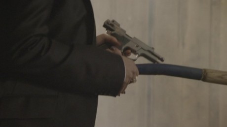 Compañeros,

En vista de las ganas de algunos (Elcafe, Wilcow, Vrakk, etc) por adivinar armas de películas 20