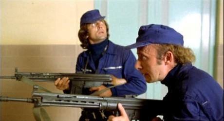 Compañeros,

En vista de las ganas de algunos (Elcafe, Wilcow, Vrakk, etc) por adivinar armas de películas 70