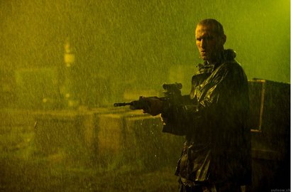 Compañeros,

En vista de las ganas de algunos (Elcafe, Wilcow, Vrakk, etc) por adivinar armas de películas 90