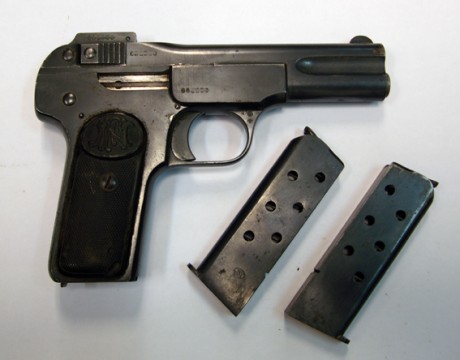 hola, alguien sabe que modelo de browning
es esta pistola y cuanto puede valer?
gracias 00