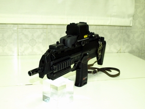 Todos los que vamos viniendo por aquí tenemos varias armas y réplicas. Armas que además nos esforzamos 11