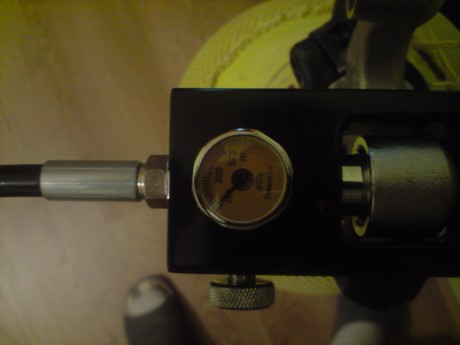 Hola a todos, estoy buscando un manómetro de los que montan las estaciones de paintball, pero que marque 00