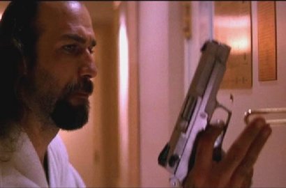Compañeros,

En vista de las ganas de algunos (Elcafe, Wilcow, Vrakk, etc) por adivinar armas de películas 90