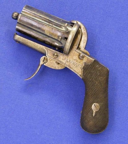 Voy a colocar unas fotos de un arma larga alemana de llave de mecha del siglo XVI. 171