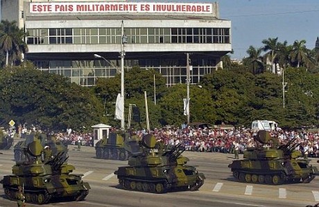 Como ya hace mucho tiempo que no se nada de el ni se le ve por el foro, le lanzo estas dudas.
Ayer revisando 70