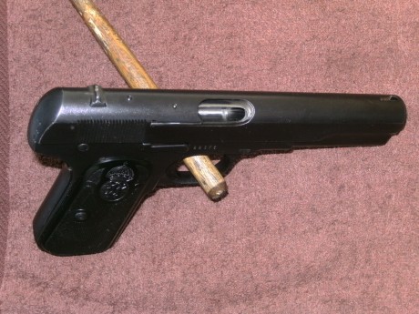 Hola, se vende inutilizada Husqvarna modelo 1907 en calibre 9mm Browning long con funda y un cargador 02