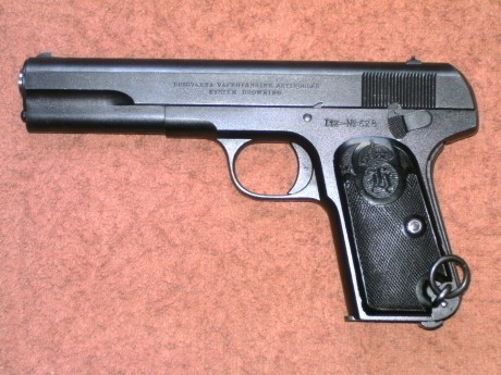 Hola, se vende inutilizada Husqvarna modelo 1907 en calibre 9mm Browning long con funda y un cargador 01