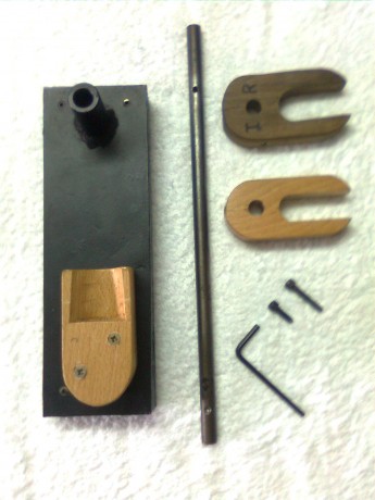 Hola a todos:
Os pongo unas fotos del soporte que me he fabricado para cargar muestras armas cortas.
Se 02