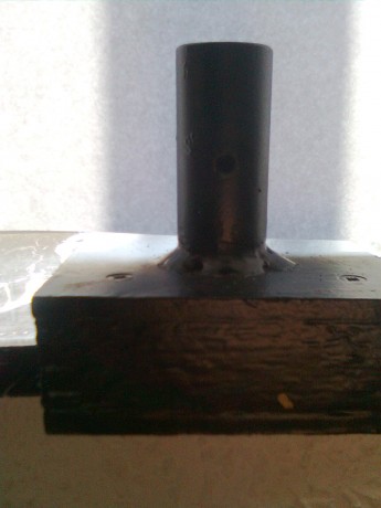 Hola a todos:
Os pongo unas fotos del soporte que me he fabricado para cargar muestras armas cortas.
Se 90