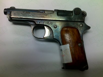 Hola a todos, agradecería que me indicaseis que modelo en concreto es la pistola de la foto, ya que es 00