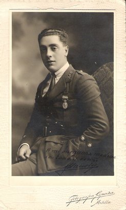 ¿Sabeis alguno como puedo conseguir el historial militar de una persona?
 Tengo un pariente lejano que 90