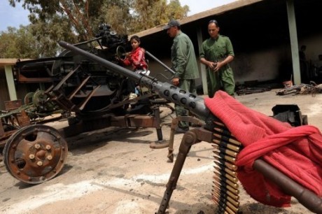 Ya que estamos en el tema del conflicto de Libia, me gustaría hacer algunos comentarios al respecto del 90