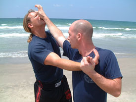 kravmaga_contundencia